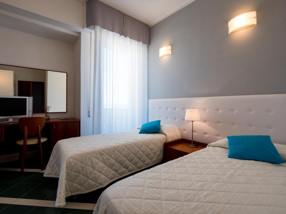 Hotel Metropol Сенигалия Екстериор снимка