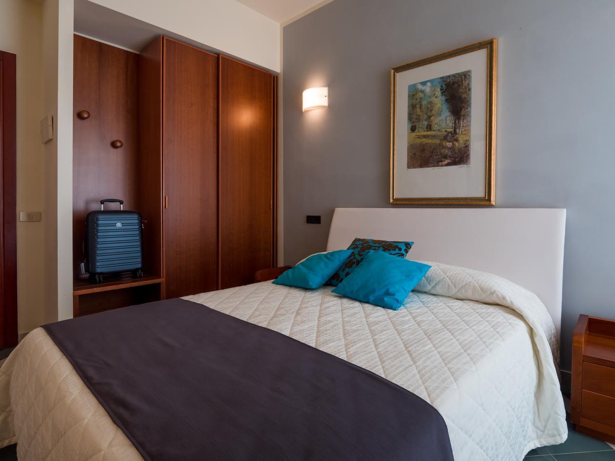 Hotel Metropol Сенигалия Екстериор снимка